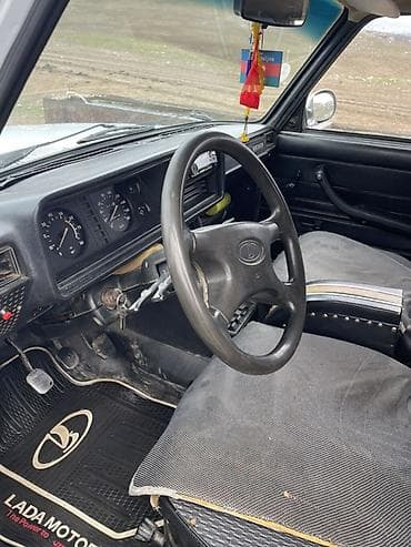 volkswagen tiguan 1: VAZ 2107, ağ rəng, sedan kuzov. - Ban növü: 4 qapılı sedan - Rəng: Ağ — 6