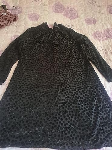 Qara rəngli qadın paltarı - Model: A-kesim, rahat düşümlü - Parça — 1