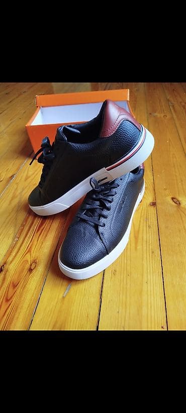 Kişi idman/kross ayaqqabısı cəmi bir defe geyinilib 65 manata alinib