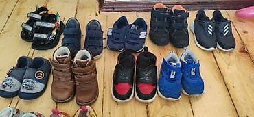 Alt paltar, corablar: Uşaq ayaqqabıları dəsti Hər biri brend ayaqqabılardır. Orginal — 2