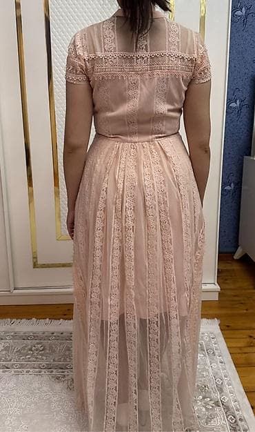 Şəxsi əşyalar: Pudra rəngli, zərif krujeva detallı uzun paltar. - Rəng: açıq — 3