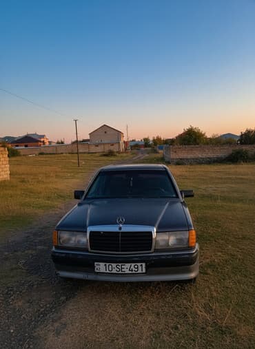 Mercedes-Benz 190: 2 l | 1992 il Sedan