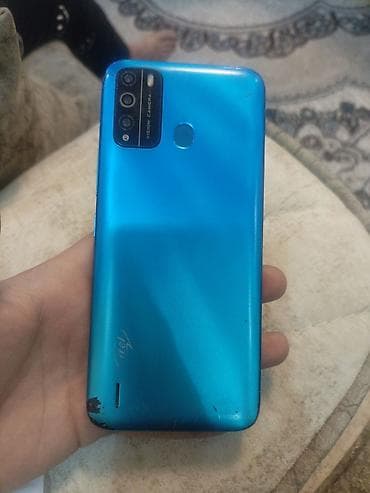 plazma: Itel Vision seriyasından mavi rəngli smartfon - Arxa tərəfdə üçlü — 1