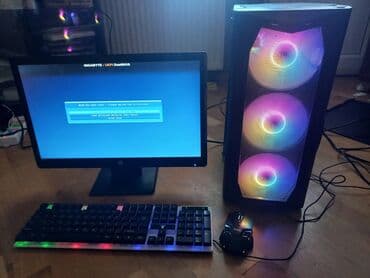 kompyuter hisseleri: Qabaqda üç ədəd mavi işıqlı ventilyatoru olan qara rəngli kompüter — 8