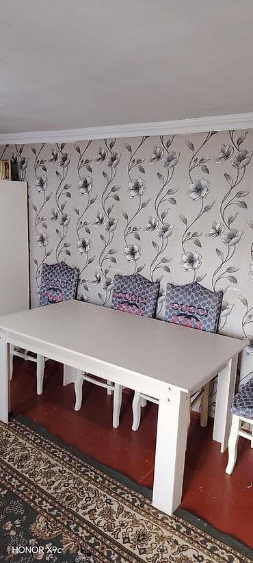 force nabor: Zal üçün klassik üslubda mebel dəsti Dəst tərkibi: - İki qapılı — 5