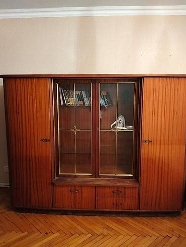 Retro mebel dəsti 1) Böyük vitrinli divar dolabı - Material: taxta