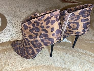 qara ketler: Birinci kablok 37 razmer- 5 azn 2ci tiqrovy ayaqqabı 37 razmer- 5 azn — 4