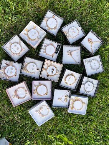 kişilər üçün trusu dəsti: GUESS brendinə aid zərgərlik aksesuarları dəsti kolleksiyası. - — 3