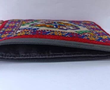 yun şarf: 70 çi illərə aid Türkmənistanda əl ilə toxunmuş yun pul qabı.İdeal — 2