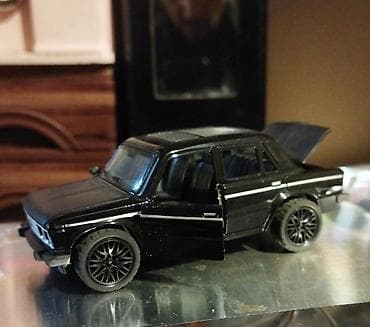 Velosipedlər: Qara rəngli kolleksiya maşın modeli – klassik sedan - Material: metal — 1