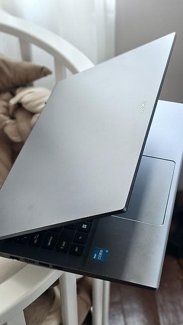 macbook pro 2017: Acer noutbuk – 15.6" ekran, tam ölçülü klaviatura (ayrılmış rəqəm — 6