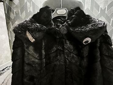 muncuqdan canta: Qadın kürkü – qara rəng, qapaqlı - Model: qısa palto/kate (A-kəsim) — 2
