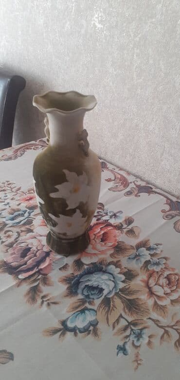 Baş geyimləri: Ваза из богемского стекла.Высота-32см.Bagem şüşəli — 8