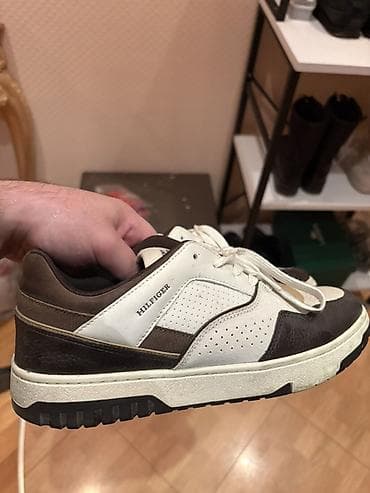 Krasofkalar və idman ayaqqabıları: Tommy Hilfiger kişi krossovkası - Model: Aşağı profilli, bağcıqlı — 2