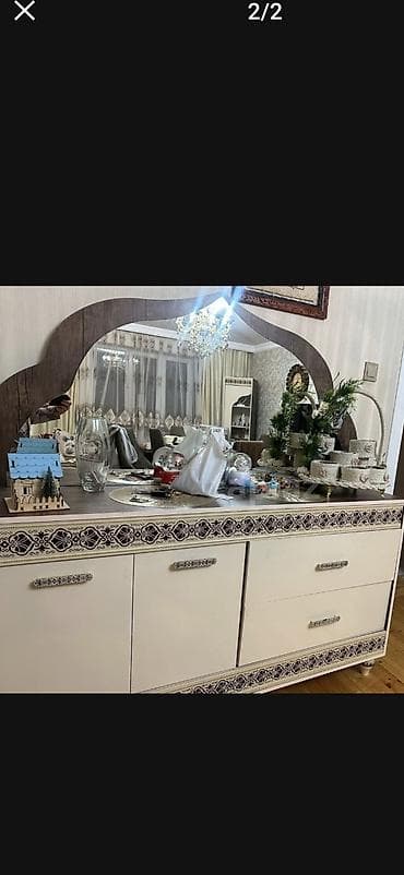 qedimi bufet: Klassik üslubda böyük güzgülü konsol/büfe - Rəng: krem və qəhvəyi — 1