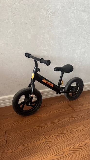 Игрушки: Продаю велобег алюминиевый весит где-то 3 кг очень удобно одной — 1