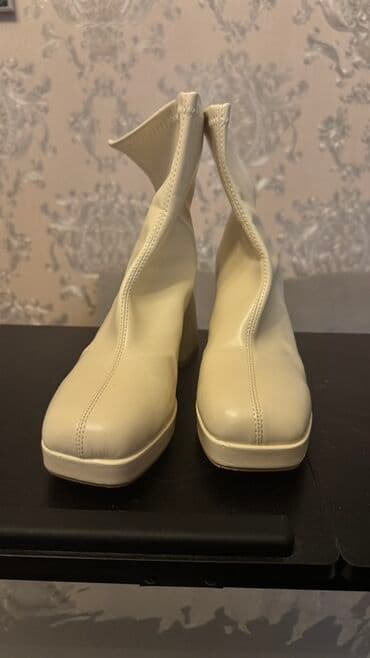 Məhsul: Qadın qısa çəkmə (ankle boot) - Rəng: Krem/ivory - Material