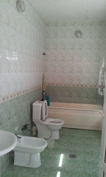 heyət evi: 8 otaq, 220 kv. m, Orta təmir — 23