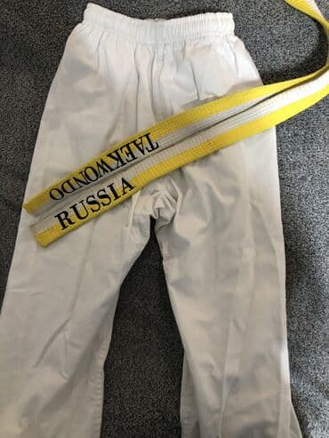 karate paltarı: Taekvando geyimləri yaşılda Adidas kəmər var birini göturursüz ya ağ — 2