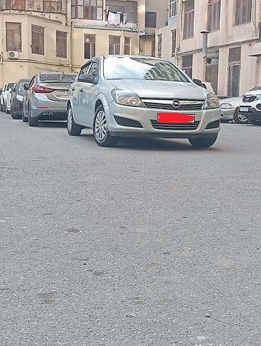 Opel Astra: 1.4 l | 2009 il 320000 km Hetçbek
