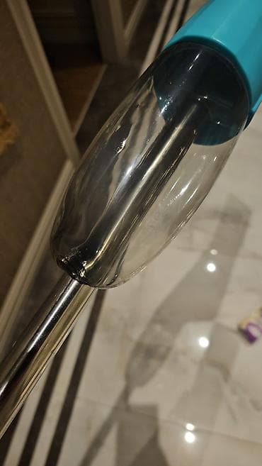 yer suren: Spreyli mop – su çəni olan, tutacaqlı təmizlik aləti,demek olar — 4