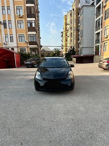 toyota sienta: Toyota Prius (2-ci nəsil) – tam hibrid liftbek. Xüsusiyyətlər: - — 1