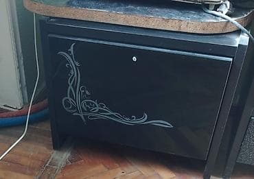 Tumbalar: Qara şüşə önlü tək çekmeceli tumbə İki ed var - Material: MDF/karkas — 3