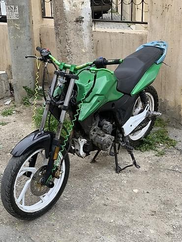 ucuz muraveyler: Motosiklet – küçə/naked üslubunda, yaşıl-qara rəng sxemi ilə. Texniki — 6