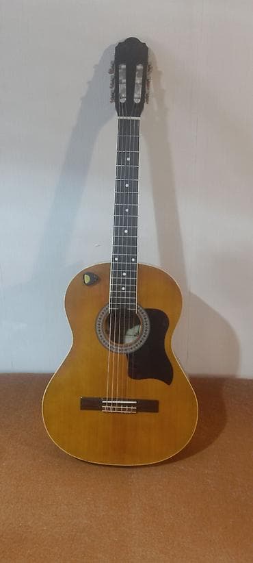 gitara tarnada: MEGA Guitars LC 3910 elektro-klasik gitara - Korpus: klassik forma — 1