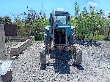 radiato: Traktor MTZ (Belarus) tipli, mavi rəngli, kabinəli. Texniki — 2