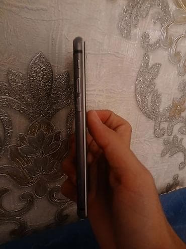 infinix 50 pro plus: IPhone 8, Qara, Barmaq izi — 4