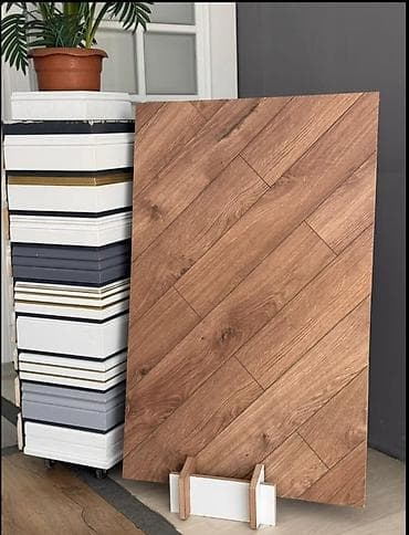 Ağac teksturalı, balıqquyruğu (chevron) naxışlı döşəmə/üzlük paneli — 1