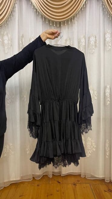 sade donlar: Qara Ziyafət Donu Rəng: Qara Vəziyyət: Yalnız 1 dəfə geyinilib — 2