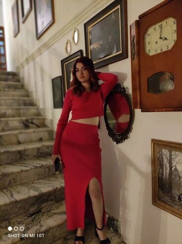 müəllim iş elanları: Madel İş axtariram Mağazada paltar reklami ederem canlı acib Boy 168 — 5