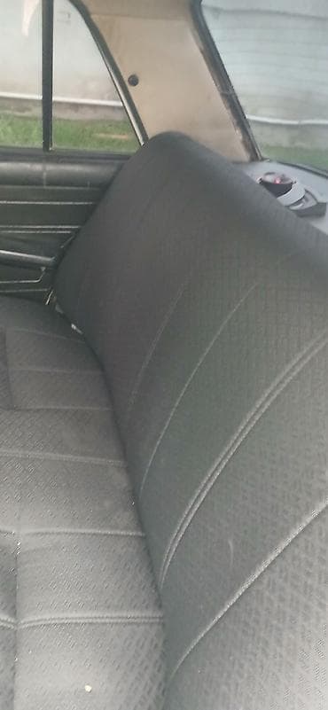 prius diskler: VAZ 2107 sedan – ağ rəngli, 4 qapılı klassik kuzov. Mexaniki yan — 4