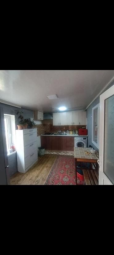 kirayə 1 otaq: Geniş və işıqlı mənzil Satılır şəhərin mərkəzi bazardan yuxarda 3 — 10