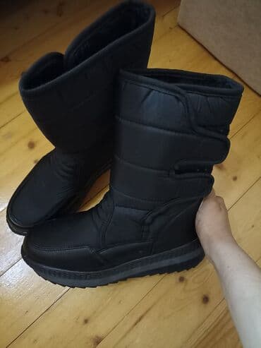 Qara rəngli qış çəkmələri - Model: isti, uzun boğazlı, yüngül qış