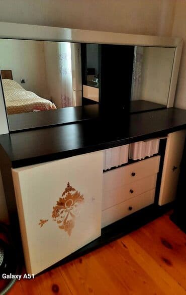 купить трюмо с зеркалом: Б/у, С зеркалом — 1