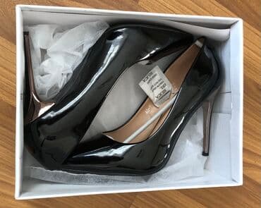 Toy paltarları və aksesuarları: Tuflilər, Ölçü: 36, rəng - Qara, İşlənmiş — 1