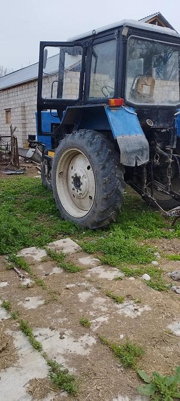 avtomobil şuşələri: Belarus MTZ tipli mavi traktor - Güclü dizel mühərrik - Ön təkər — 2