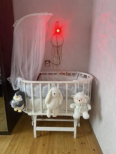 ağ stol: Oğlan və qız üçün, İşlənmiş, Yumru, Beşik, Dəst ilə, Matras ilə, Yellənmə mexanizmi ilə — 1