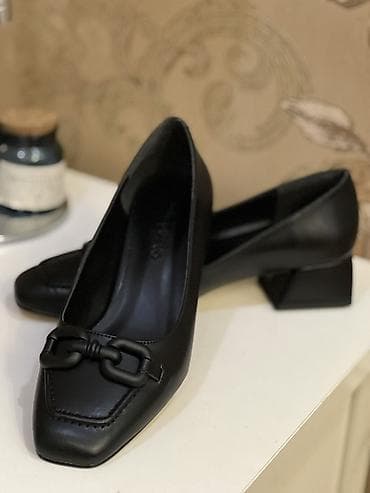 Ayaqqabi 38 olcu Hec geyinilmeyib Turkiyeden alinib razmer boyuk