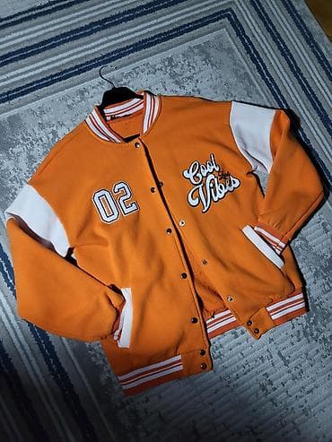 Narıncı-bəyaz kollec stili bomber gödəkçə - Dizayn: Ön hissədə “02”