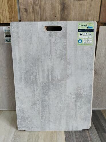 Açıq boz rəngdə, taxta görünüşlü, Ecologik markalı laminat döşəmə