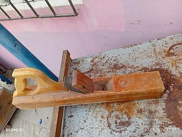 Taxta əl rende­si (marangoz rende­si) - Korpus: möhkəm ağacdan, arxa