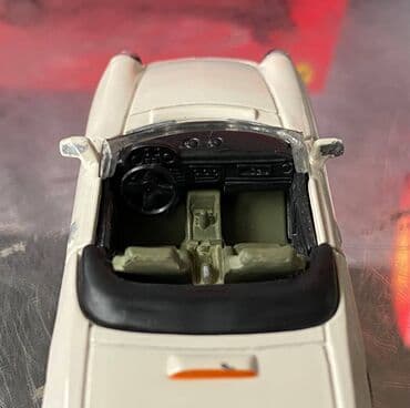 антискользящие коврики: Коллекционная модель Alfa Romeo Spider crème 1989 NewRay Scale 1:43 — 10