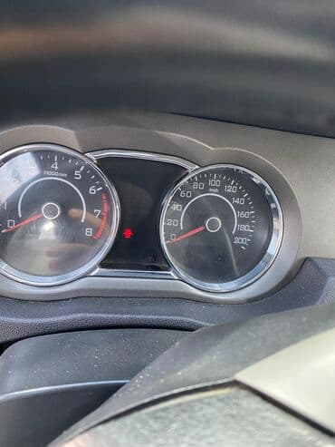 kia seed 2014: Boz rəngdə olan bu avtomobil rahat idarəetmə və funksionallıq təklif — 7