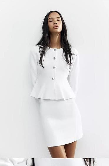 Brend: Zara Model: Qadın üçün qısa fason jaket Rəng: Ağ Ölçü: S