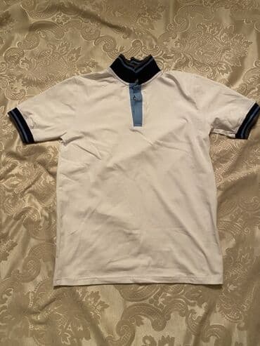 Ağ rəngli qısaqoll polo köynək. - Ölçü: 48 (etiketdə göstərilib) -