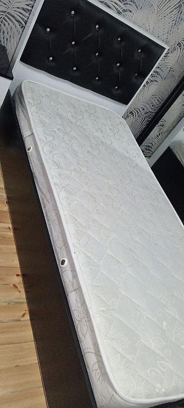 yatak desti: Yataq dəsti – qaldırılan bazalı, döşəkli - Ölçü: təxminən tək — 2